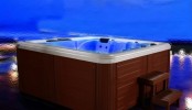 Idromassaggio illuminato alla sera con cromo terapia.