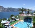 Piscina panoramica sul lago di Garda